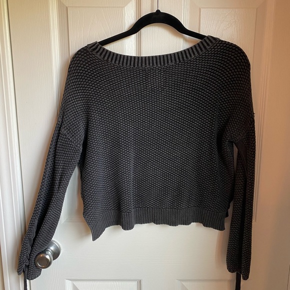 Hollister Lace Up Sleeve Lightweight Sweater - Picture 2 of 2